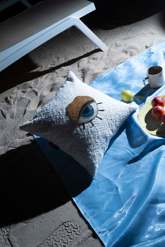 Stitched cushion eye