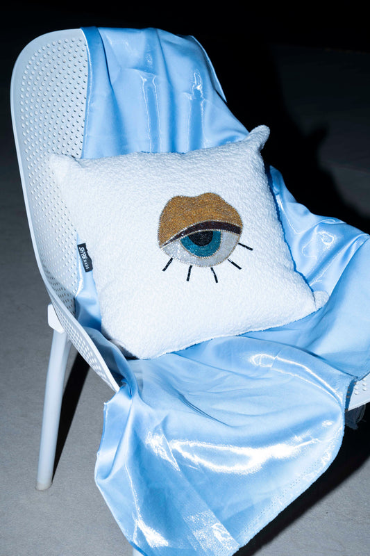 Stitched cushion eye